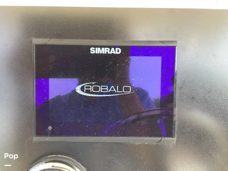 Slide: The Image of Robalo 202ex 2024 - 15558378