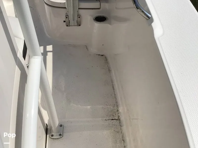 Slide: The Image of Robalo 202ex 2024 - 15558386