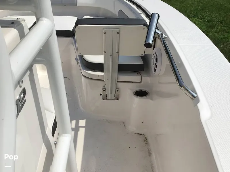 Slide: The Image of Robalo 202ex 2024 - 15558387