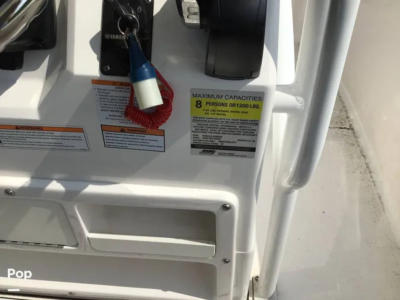 Slide: The Image of Robalo 202ex 2024 - 15558391