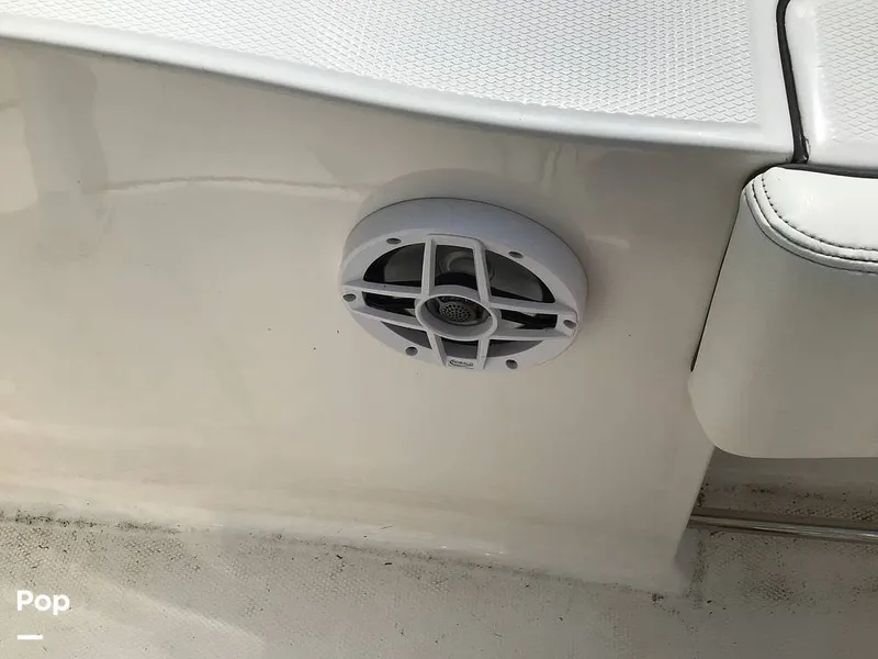 Slide: The Image of Robalo 202ex 2024 - 15558392