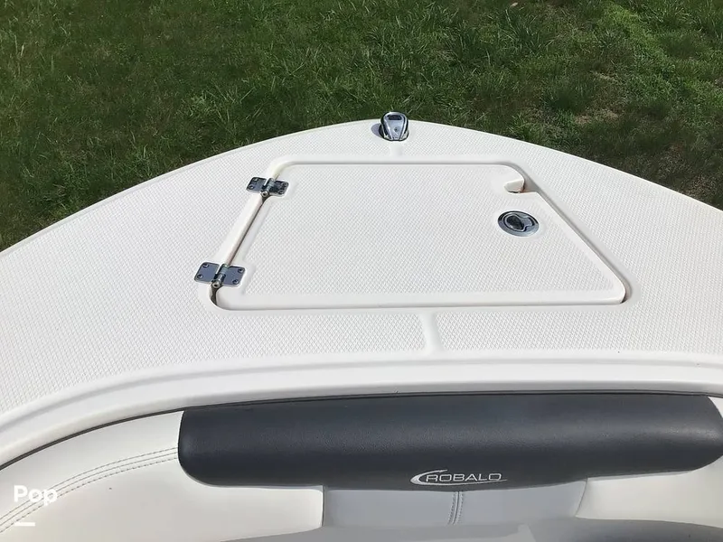 Slide: The Image of Robalo 202ex 2024 - 15558398