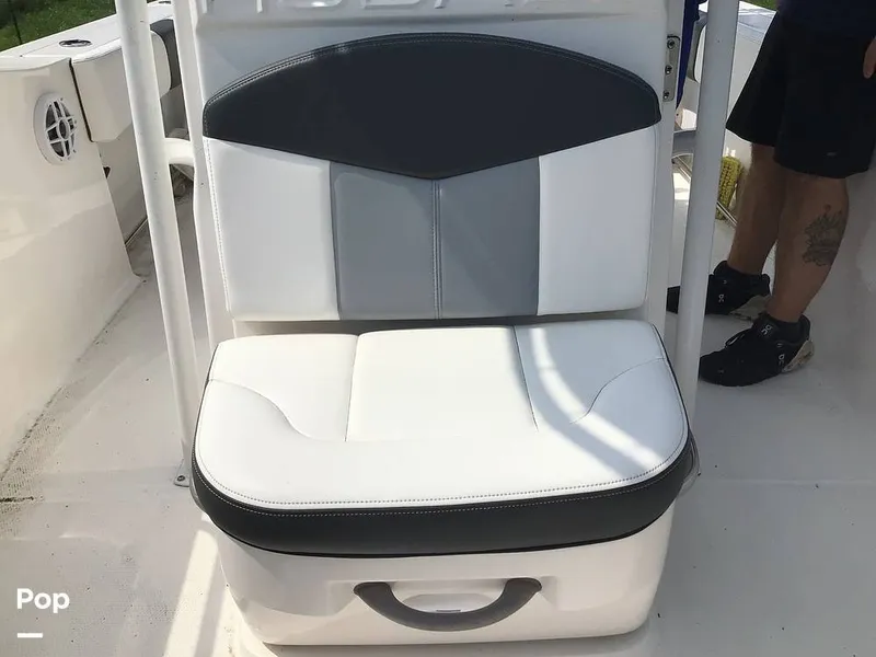 Slide: The Image of Robalo 202ex 2024 - 15558399