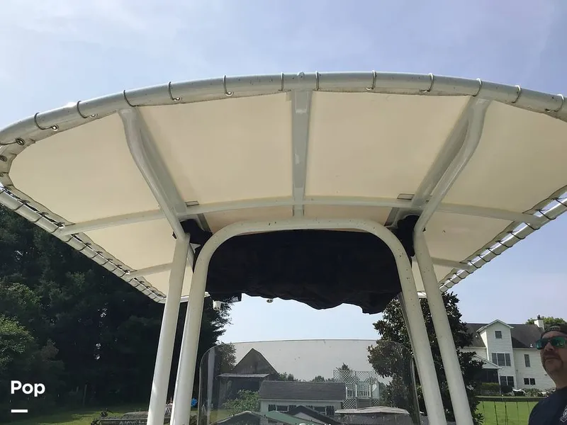 Slide: The Image of Robalo 202ex 2024 - 15558400