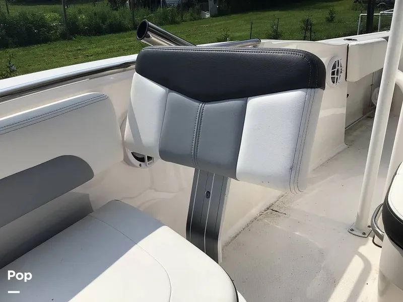 Slide: The Image of Robalo 202ex 2024 - 15558402