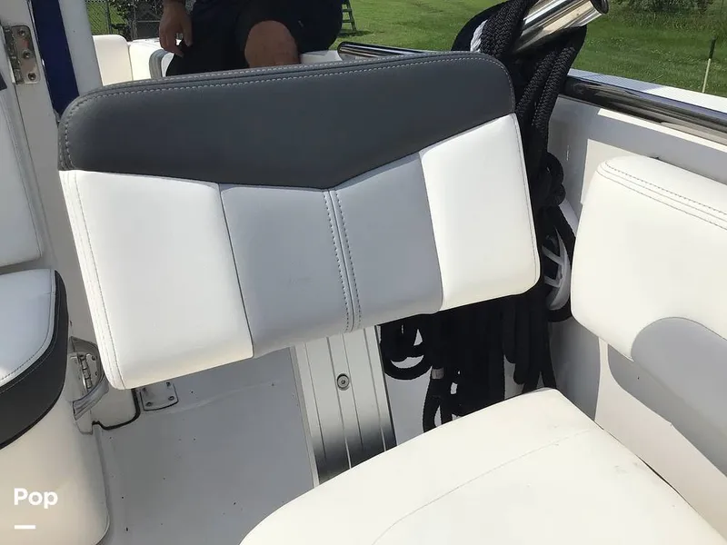 Slide: The Image of Robalo 202ex 2024 - 15558403