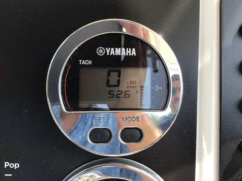 Slide: The Image of Robalo 202ex 2024 - 15558407