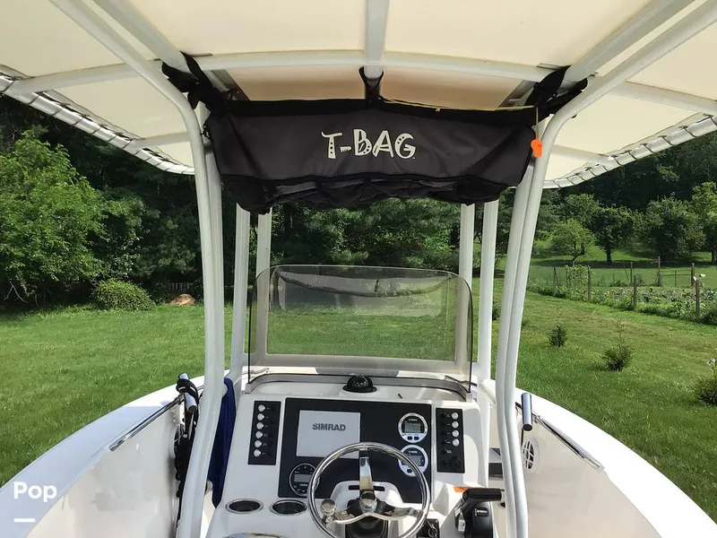 Slide: The Image of Robalo 202ex 2024 - 15558408