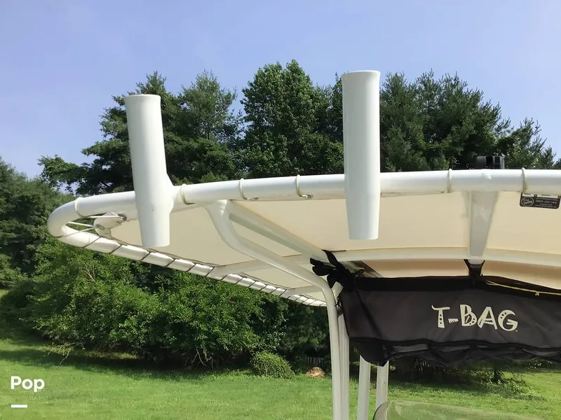 Slide: The Image of Robalo 202ex 2024 - 15558410