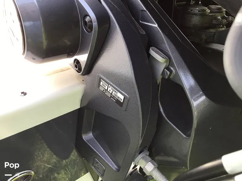 Slide: The Image of Robalo 202ex 2024 - 15558423