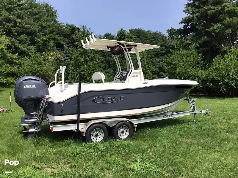 Slide: The Image of Robalo 202ex 2024 - 15558372