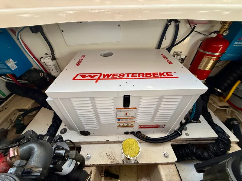 Slide: The Image of Tiara 3500 SOVRAN 2008 - 28