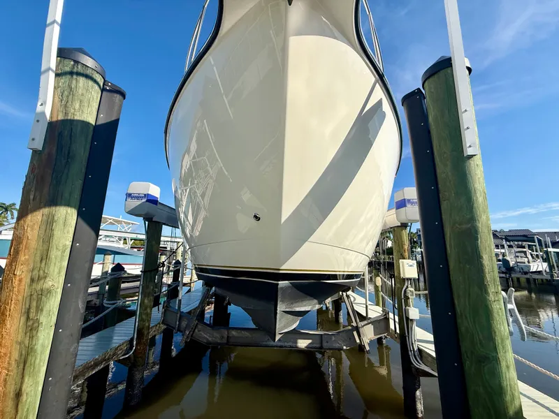 Slide: The Image of Tiara 3500 SOVRAN 2008 - 8