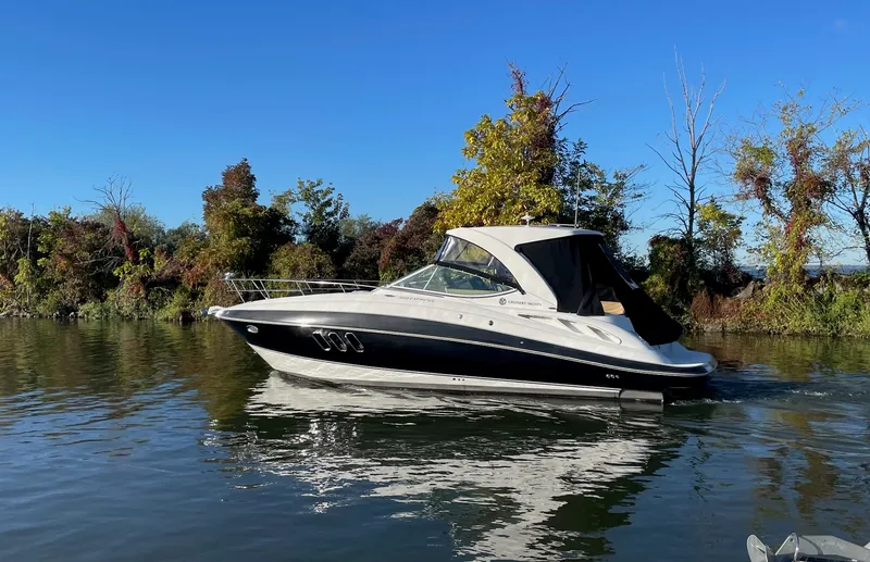 The Image of Cruisers Yachts 350 EX 2015 - 0