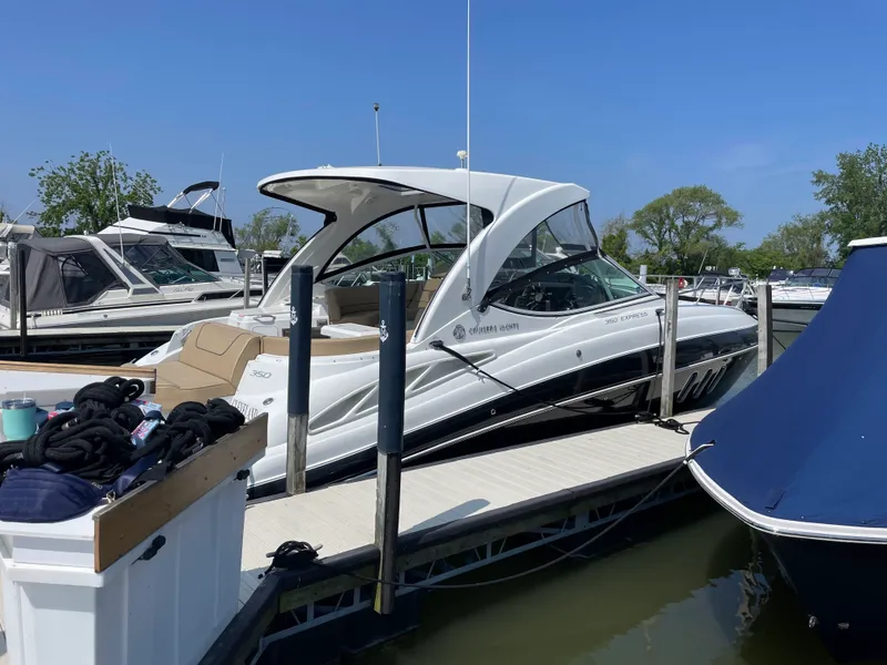 Slide: The Image of Cruisers Yachts 350 EX 2015 - 4