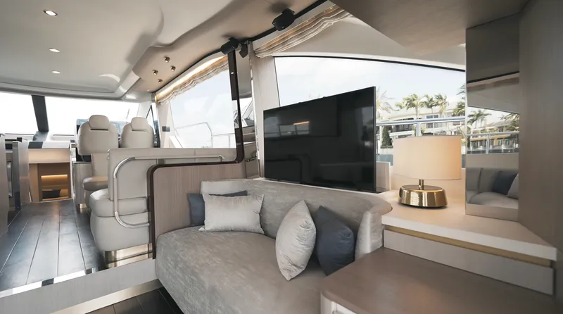 Slide: The Image of Azimut 60 FLY 2022 - 12