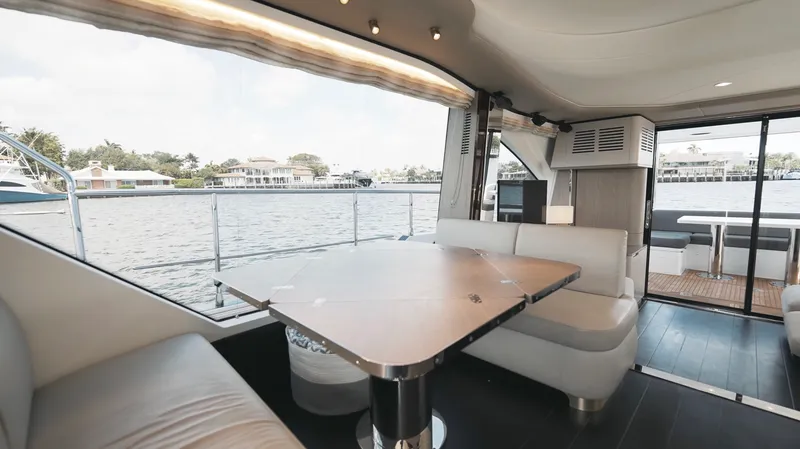 Slide: The Image of Azimut 60 FLY 2022 - 14