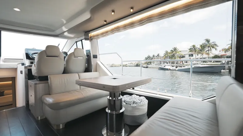 Slide: The Image of Azimut 60 FLY 2022 - 15
