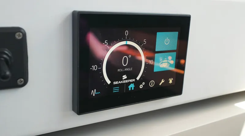 Slide: The Image of Azimut 60 FLY 2022 - 18