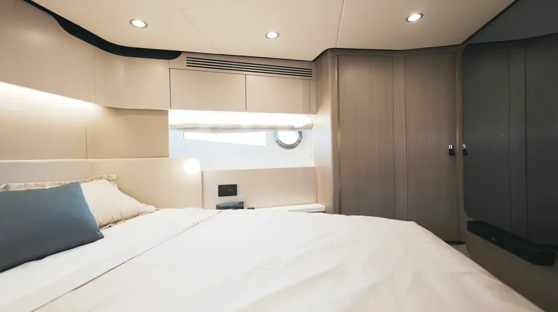 Slide: The Image of Azimut 60 FLY 2022 - 25