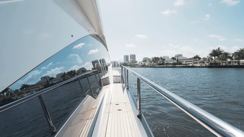 Slide: The Image of Azimut 60 FLY 2022 - 26