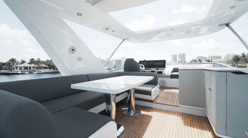 Slide: The Image of Azimut 60 FLY 2022 - 28