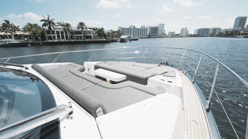 Slide: The Image of Azimut 60 FLY 2022 - 33