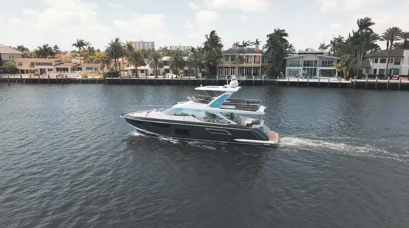 Slide: The Image of Azimut 60 FLY 2022 - 4