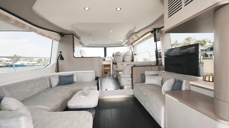 Slide: The Image of Azimut 60 FLY 2022 - 9