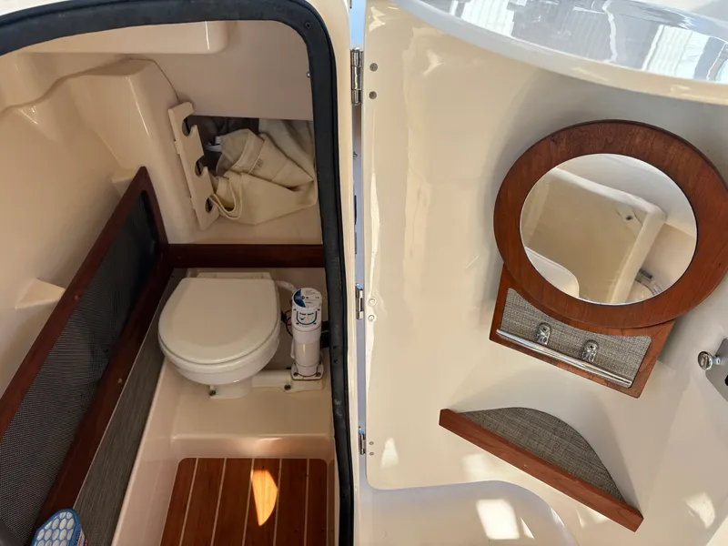 Slide: The Image of Grady-White 275 FREEDOM 2021 - 7