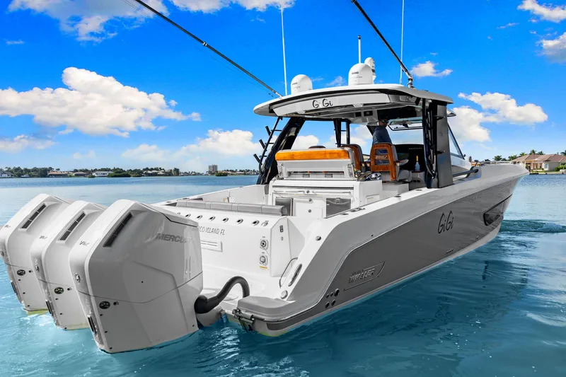 Slide: The Image of Boston Whaler 420 OUTRAGE 2023 - 11