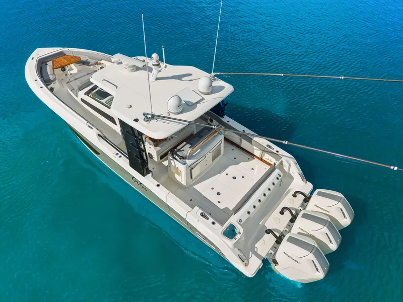 Slide: The Image of Boston Whaler 420 OUTRAGE 2023 - 13