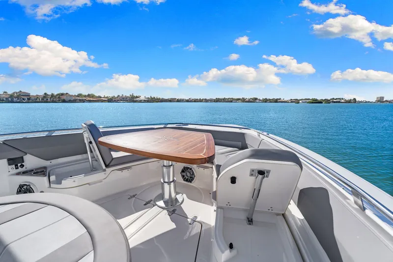 Slide: The Image of Boston Whaler 420 OUTRAGE 2023 - 19