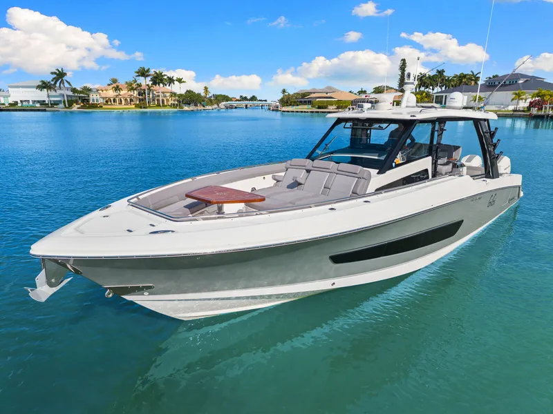 Slide: The Image of Boston Whaler 420 OUTRAGE 2023 - 2
