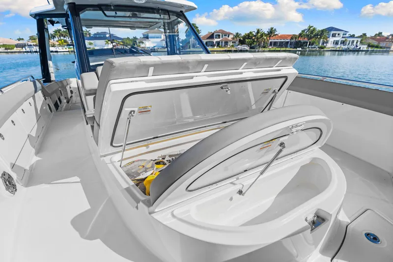 Slide: The Image of Boston Whaler 420 OUTRAGE 2023 - 20