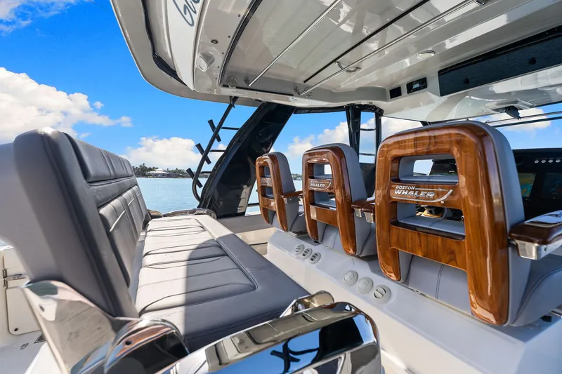 Slide: The Image of Boston Whaler 420 OUTRAGE 2023 - 26