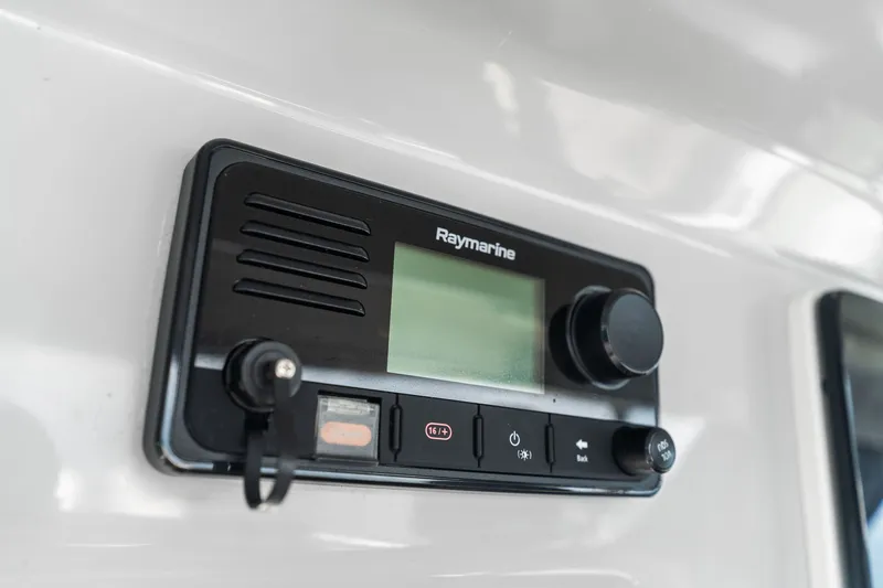 Slide: The Image of Boston Whaler 420 OUTRAGE 2023 - 29