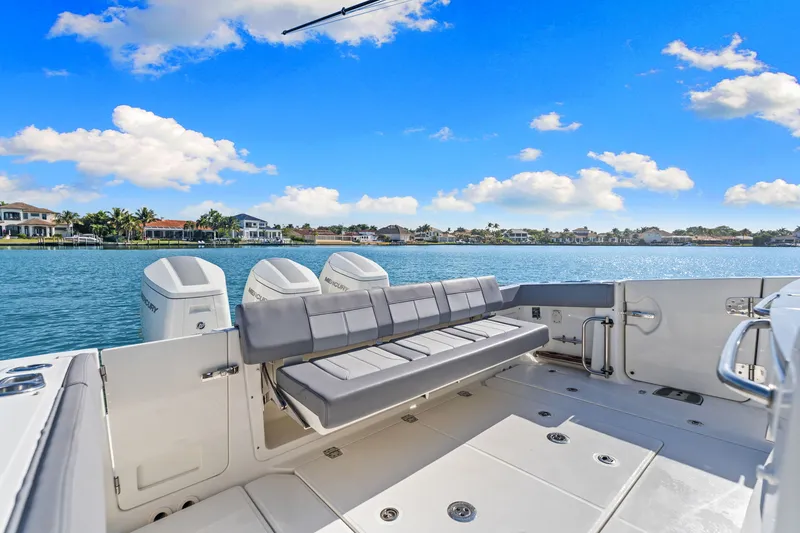 Slide: The Image of Boston Whaler 420 OUTRAGE 2023 - 37