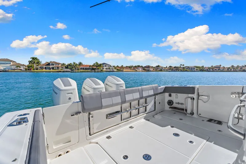 Slide: The Image of Boston Whaler 420 OUTRAGE 2023 - 38