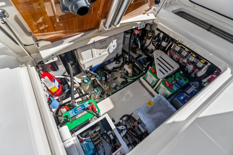 Slide: The Image of Boston Whaler 420 OUTRAGE 2023 - 42