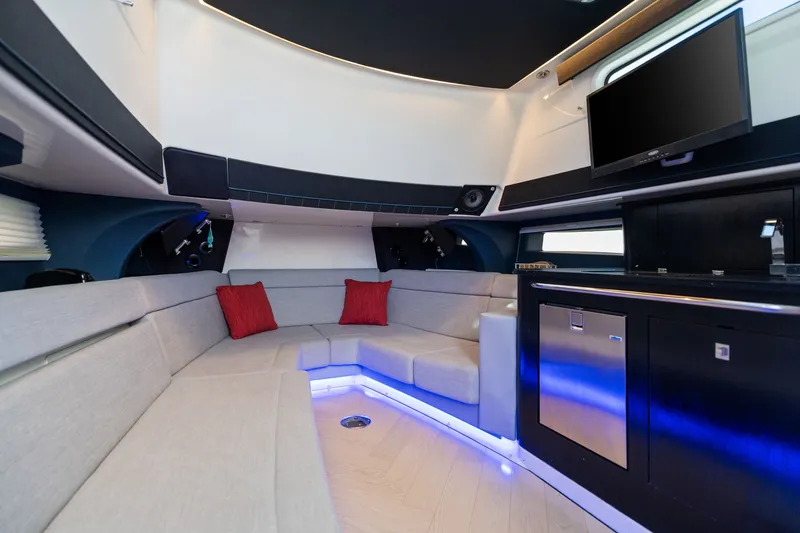 Slide: The Image of Boston Whaler 420 OUTRAGE 2023 - 45