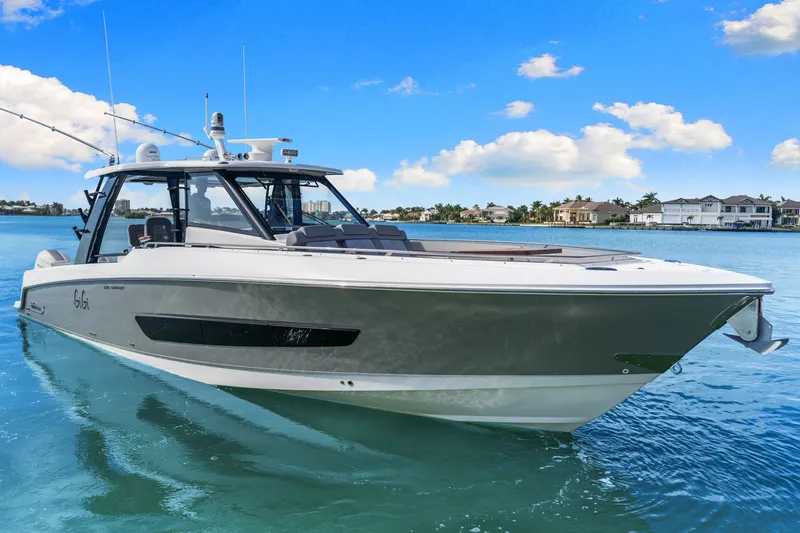 Slide: The Image of Boston Whaler 420 OUTRAGE 2023 - 5