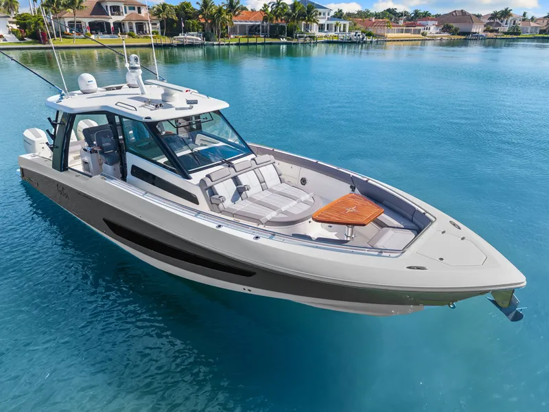 Slide: The Image of Boston Whaler 420 OUTRAGE 2023 - 6