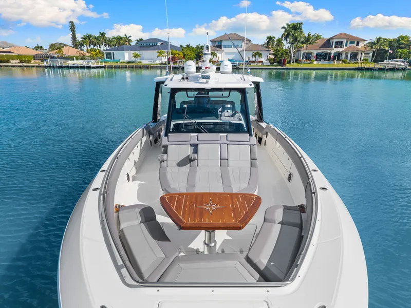 Slide: The Image of Boston Whaler 420 OUTRAGE 2023 - 7
