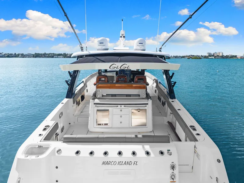 Slide: The Image of Boston Whaler 420 OUTRAGE 2023 - 8