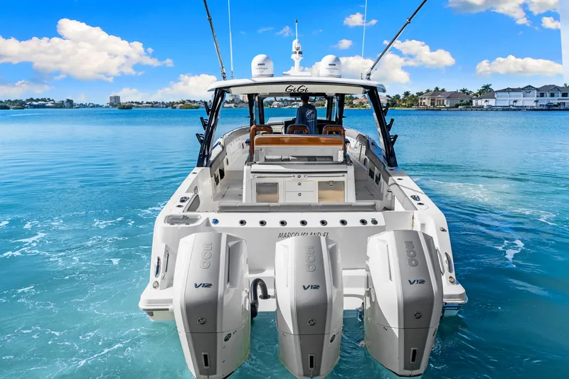 Slide: The Image of Boston Whaler 420 OUTRAGE 2023 - 9