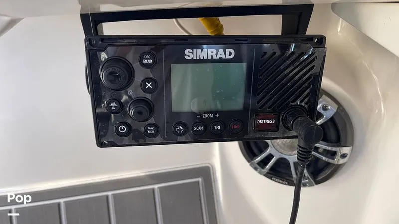 Slide: The Image of Simrad VHF - 15043995