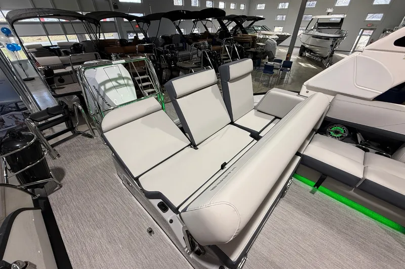 Slide: The Image of Harris Grand Mariner 250 2026 - 14