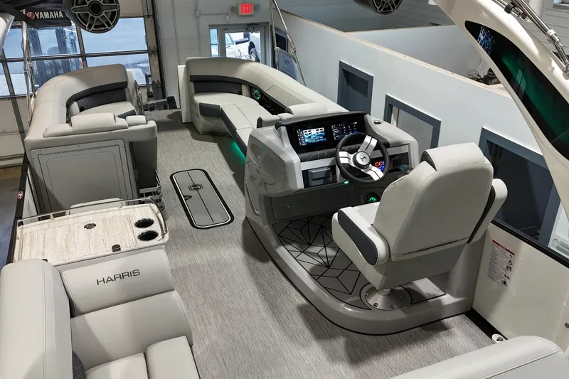 Slide: The Image of Harris Grand Mariner 250 2026 - 15