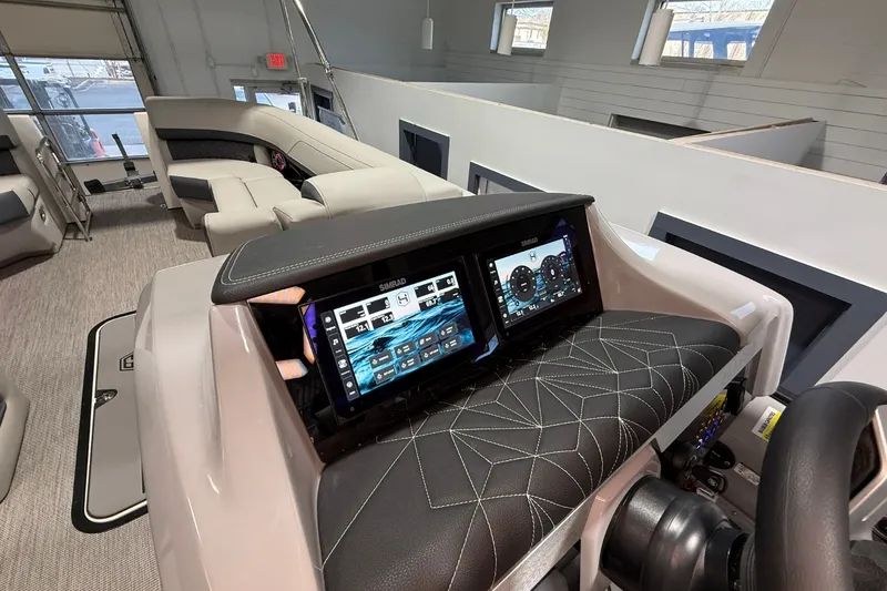Slide: The Image of Harris Grand Mariner 250 2026 - 17